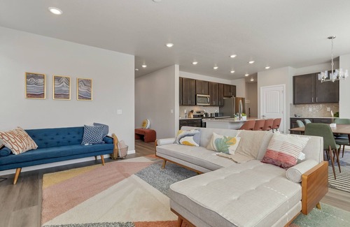 Dupont House | 5BD Home w/Game Room & Office - 4Mins RTD - US 36n