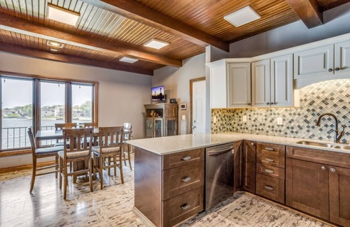Wichita House | 5Bedroomsn7Beds:n3Full Bathsn2Full Kitchens nAsk about our additional apartment