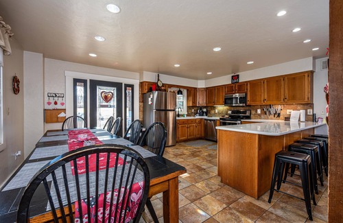 Morgantown House | 5BR, 2.5BA
