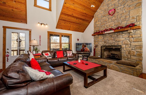 Morgantown House | 5BR, 2.5BA
