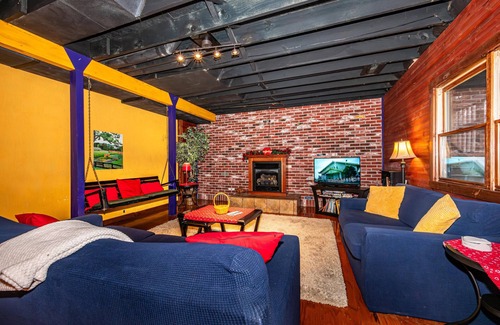Morgantown House | 5BR, 2.5BA