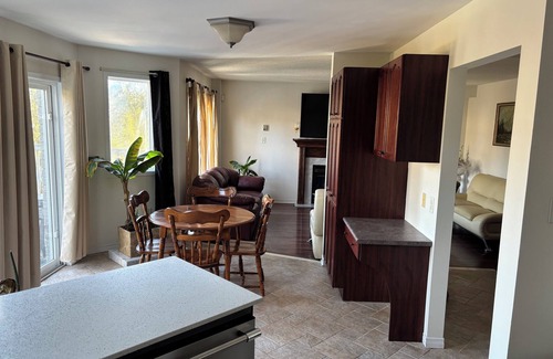 Springwater House | 5br 3.5bth home w Free Parkings+Ensuite laundrynBarrie,ON