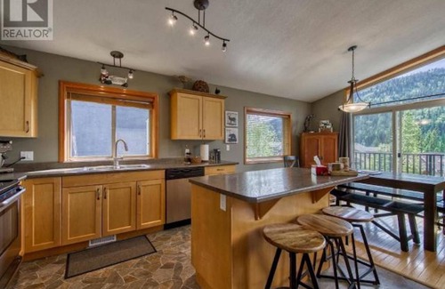 Fairways Ski Chalet | 5BR/3BA Ski Chalet: Ski In/Hot Tub/Amazing Views!
