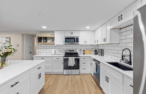 Edwards House | 5br, 3bath Lakefront Retreat w/dock and grill