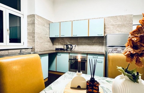 Liesing Apartment | 5BR Apt For 10 Walk to Kaufpark Alterlaa