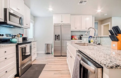Central Oklahoma City House | 5BR Ensuite Baths | 15 Mins to OKC State Fair | Near Lake Hefner #NColl
