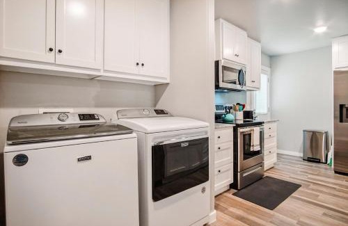 Central Oklahoma City House | 5br Ensuite Baths Hot Tub Near Lake Hefner #co
