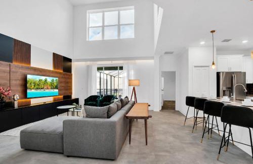 Campbell House | 5BR Family Haven Near Disney with Private Pool