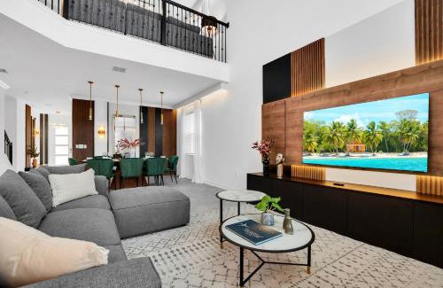 Campbell House | 5BR Family Haven Near Disney with Private Pool