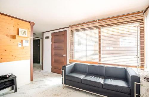 Jung-gu House | 5BR Family House, Myeongdong 7 minutes, Gwanghwamun 10 minutes, Namsan view, Patio