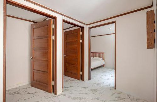 Jung-gu House | 5BR Family House, Myeongdong 7 minutes, Gwanghwamun 10 minutes, Namsan view, Patio