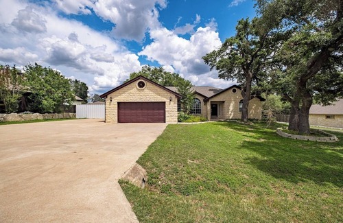 Dripping Springs House | 5BR Hill Country | Firepit, Game Room, Plunge Pool