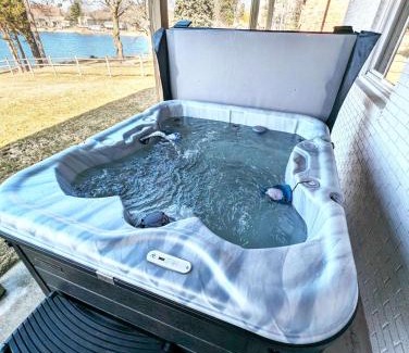 Cadillac House | 5BR Lakefront Getaway with hot tub