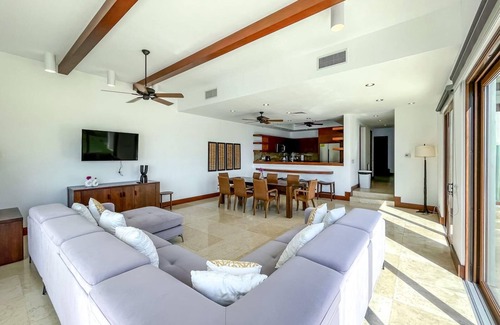 Pristine Bay Villa | 5BR Oceanfront Villa at Las Verandas (1)