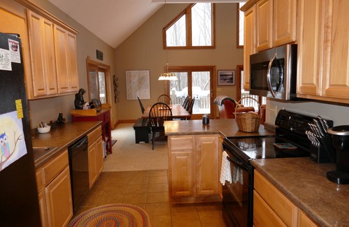 Oakland Ski Chalet | 5BR Private Chalet in Forested Ridge - Deep Creek Lake