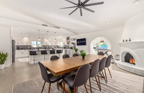Chandler House | 5BR Resort-Style Oasis|2 Primary's|Cabana|GameRoom