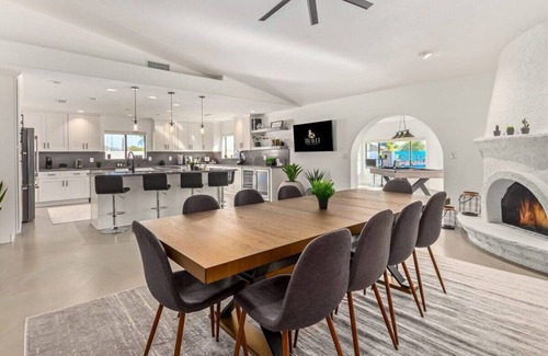 Chandler House | 5BR Resort-Style Oasis|2 Primary's|Cabana|GameRoom