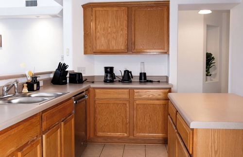 Manor House | 5BR Spacious Modern Luxury Home + Garage