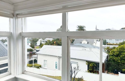 Ponsonby House | 5BR Villa with city view and 3 free carparks, walk to Ponsonby and CBD