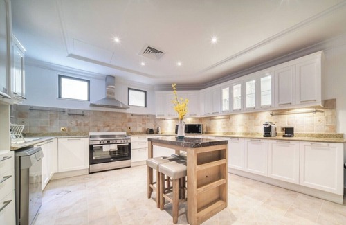Palm Jumeirah Villa | 5BR VILLA WITH MAID ROOM AND BEACH ACCESS PALM JUMEIRAHn