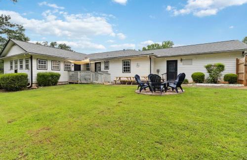 Lawrenceville House | 5BR with Game Room & Huge Backyard