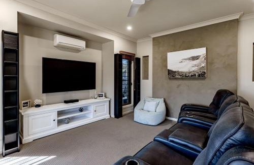 Burrum Heads House | 5BR with pool, games room, sleeps up to 10 guests