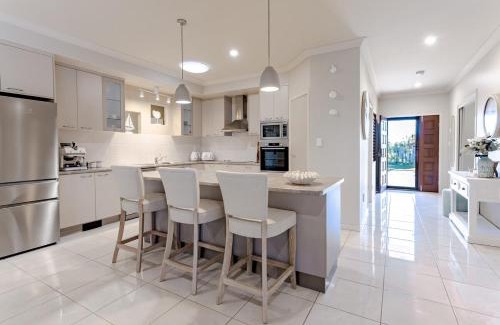 Burrum Heads House | 5BR with pool, games room, sleeps up to 10 guests