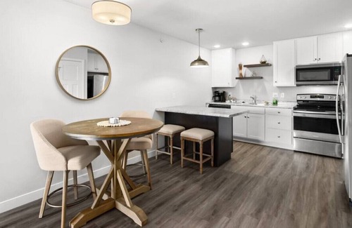 Orange Prairie Apartment | 5C · Urban Oasis - Grand Prairie - 15min OSF & Downtown