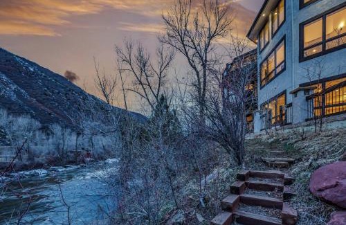 Basalt House | $5M Luxury Waterfront Villa - 14 MI to Aspen