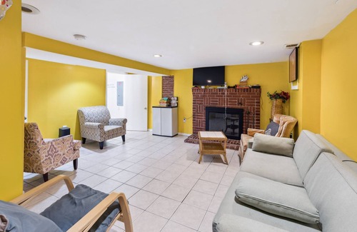 Hyattsville House | 5miles to Washington DC sight see: charming villa