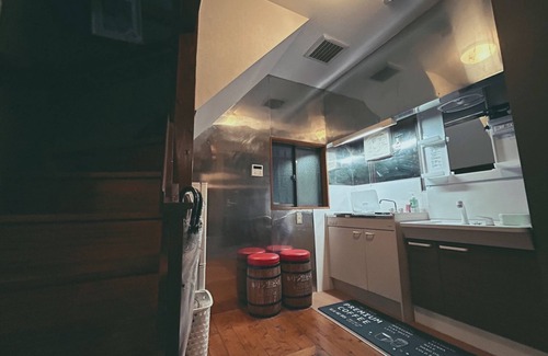 Honmachi House | 5min to Sta./Food Bars Nearby/Quiet Area sleeps 10