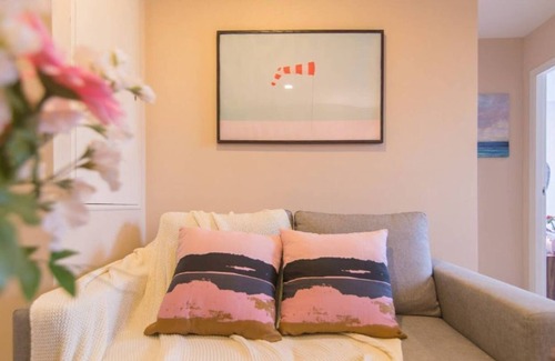 Khlong Toei Condo | 5mins taxi to BTS, near Ekkamai, 2Rooms for 2-3PPL , Khet Khlong Toei