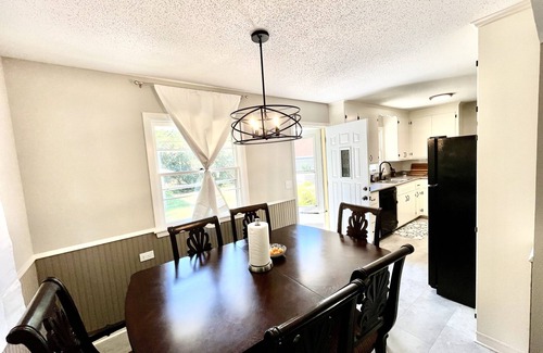 Richfield House | 5minutes to Airport & MOA. Central-Cozy, Free parking