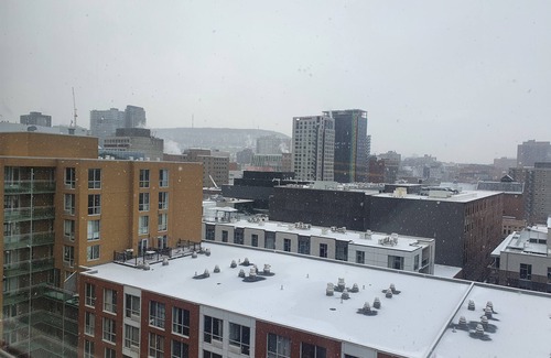 Chinatown Apartment | 5mn place des arts, spacious top floor apartment with parking space