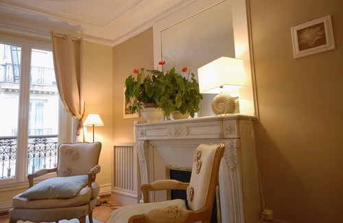 8th Arrondissement Apartment | 5mn to Champs Elysées, 1077sq.f apartment, 02 bedrooms, 02 BR, 02 WC, elevator