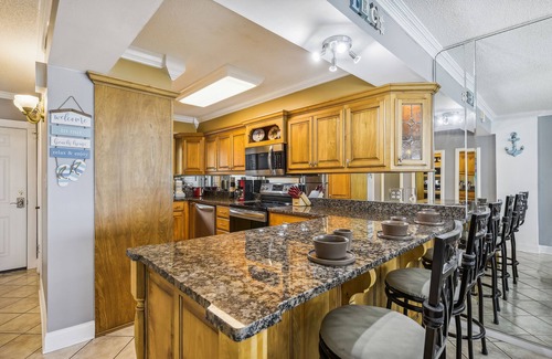 Thomas Drive Condo | 5th Floor! Free Activities! Summer Deals!