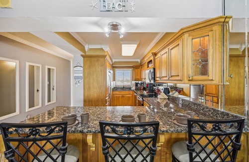 Thomas Drive Condo | 5th Floor! Free Activities! Summer Deals!