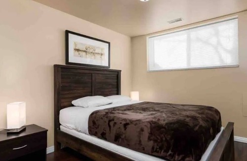 Millcreek Apartment | 5★TOP CHOICE★4BR House | Fast WiFi | Free Parking