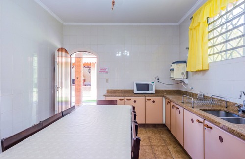 Valinhos House | 6. 000 meters in the district Country Club of Valinhos, asphalted and monitored street