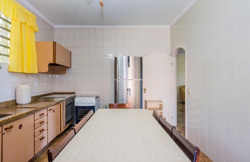 Valinhos House | 6. 000 meters in the district Country Club of Valinhos, asphalted and monitored street