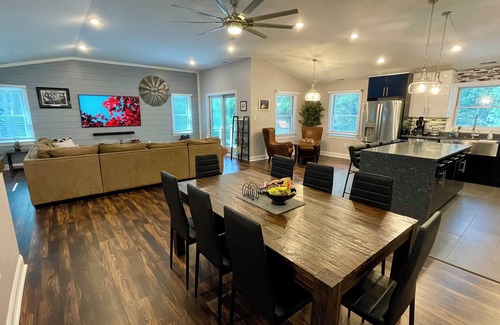 Cape May Court House House | 6,000 Sq.ft. 18 Guests, 7-Bed, 6-Bath, Pool, Spa, Outdoor Kitchen, Garden, WIFI.