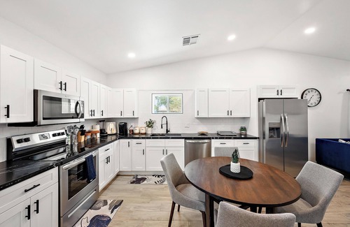 Alhambra House | 6.5 Miles From Downtown Phoenix