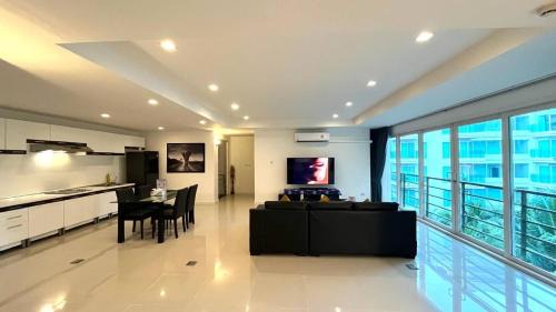 Patong Apartment | 6-58 Penthouse 155 Qm 1km Away From Patong Beach