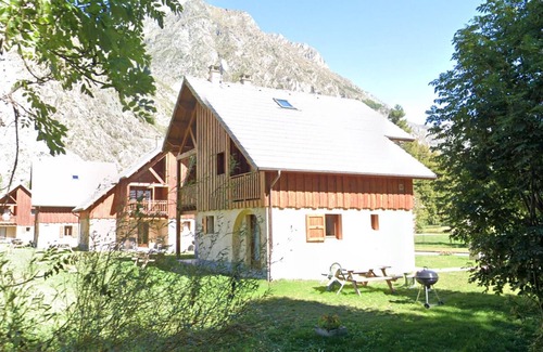 La Chapelle-en-Valgodemard Ski Chalet | 6/8-room apartment in a chalet in the heart of the ecrins