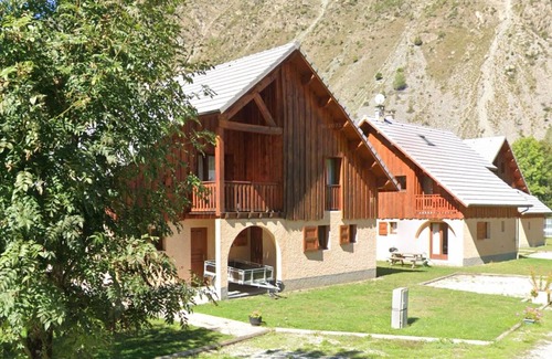 La Chapelle-en-Valgodemard Ski Chalet | 6/8-room apartment in a chalet in the heart of the ecrins