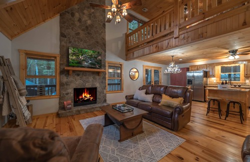 Ellijay Cabin | 6-Acre Mountain Cabin Hot Tub Views Fire Pit