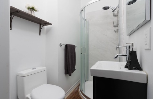 Cabbagetown House | 6 Bdrm + 5 Bthrm Heritage Home - Ideal for Students and Young Professionals