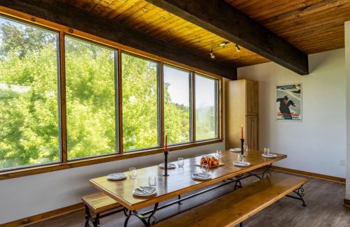 The Blue Mountains Ski Chalet | 6 bdrm Cottage at Blue Mountain, Private Beach Access, Hot Tub, Sauna, BBQ, Petfriendly