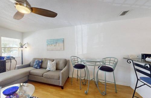 Pass-a-Grille Historic District House | 6 - Beach Club at Pass-A-Grille