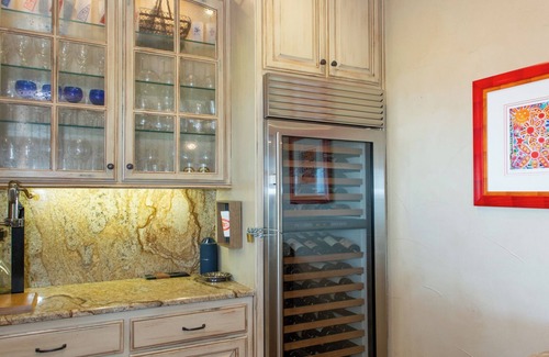 Cedar Creek Reservoir House | 6 Bed 6 Bathroom!Stunning Oasis on the shores of Cedar Creek Lake
